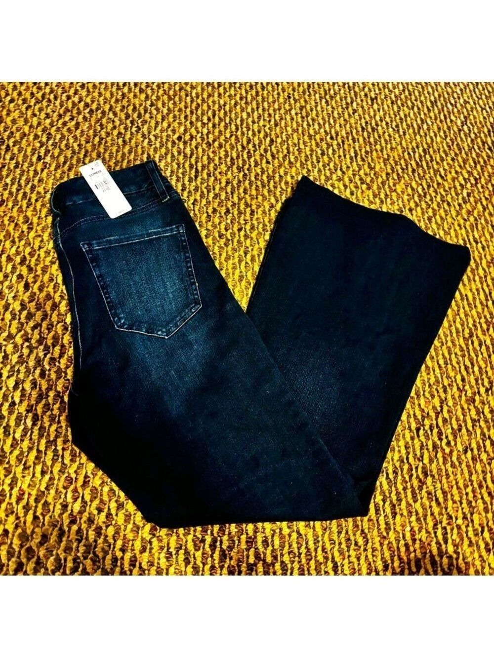 EXPRESS Mid Rise Dark Wash
Blue 70’s Flare Jeans Flex Medium Short 6/8/10 NWT - Picture 11 of 15